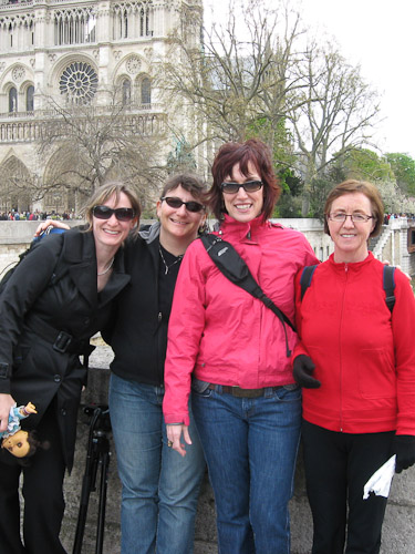 The girls are on the hunt for fancy ice cream on Ile St. Louis